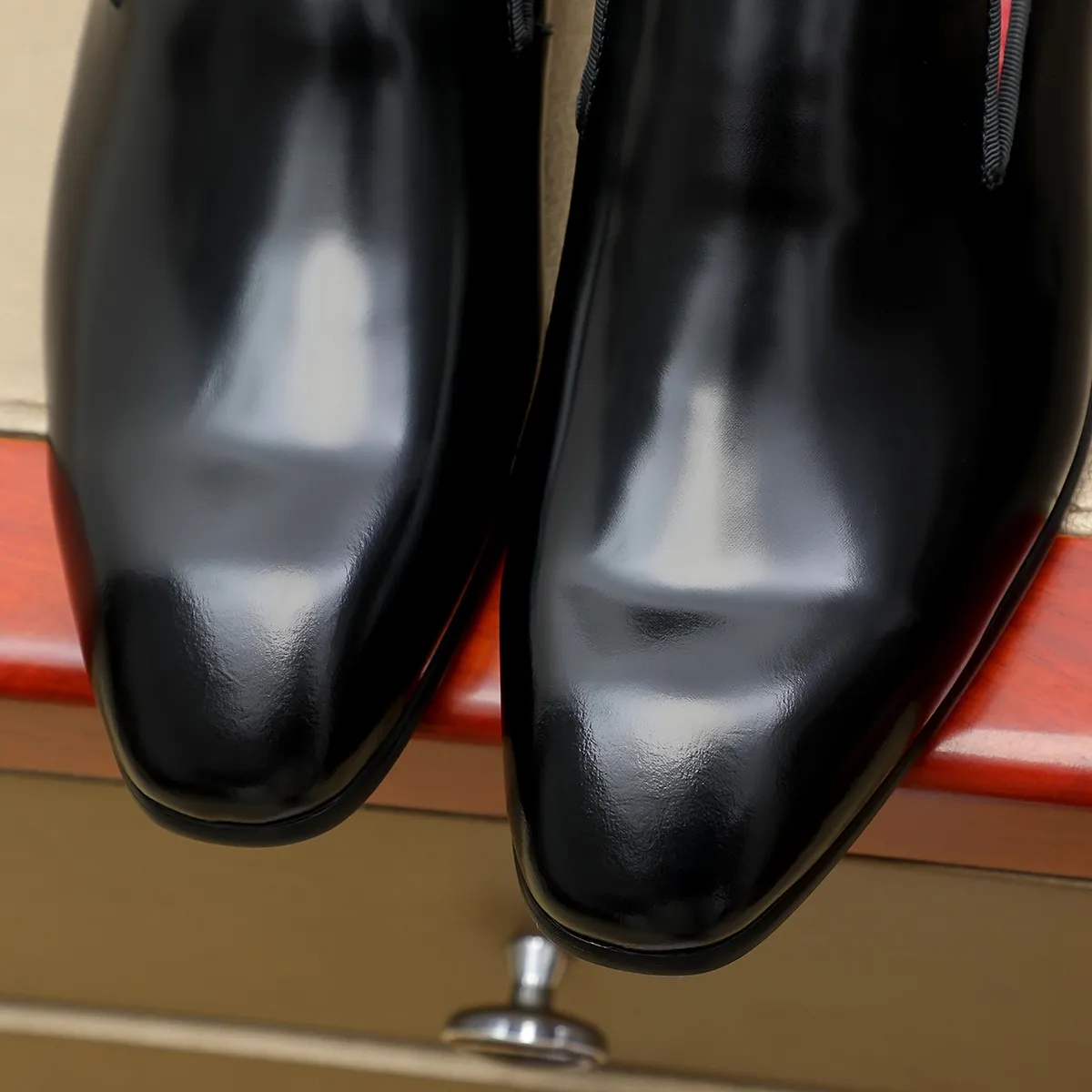 Men's shoes 💰580 💰 Louis Vuitton LV ® Autumn and Winter 🆕 models 🔛Full shoe counter First layer cowhide, 🐂Leather lined casual shoes for men, super soft outsole, essential for driving. Counter synchronization Original first layer cowhide Completely 1:1 mold customization 🌹Top version, 2 colors optional! Number: 38-45 (37.46. Customized)